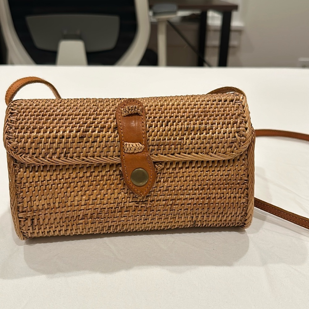 Crossbody bag